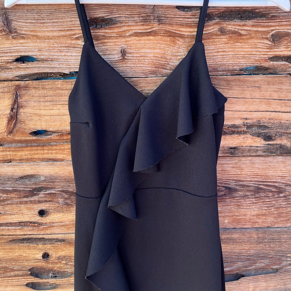 BOOHOO | V-Neck Ruffle Bodycon Midi Dress 4 - Picture 3 of 6